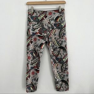 Victoria’s Secret Sport Knockout Floral Capri Yoga Leggings